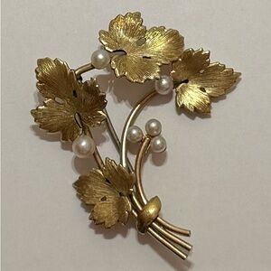 Vintage Gold Leaf Brooch with Pearls